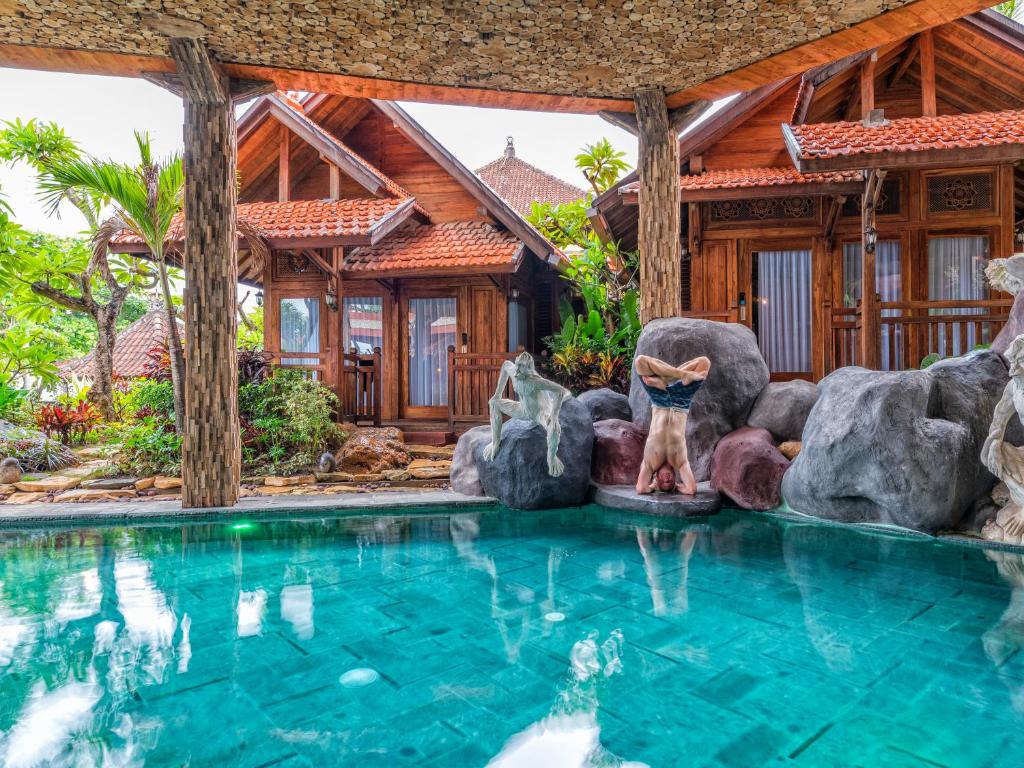 Bazén v ubytovaní Udara Bali Yoga Detox & Spa alebo v jeho blízkosti