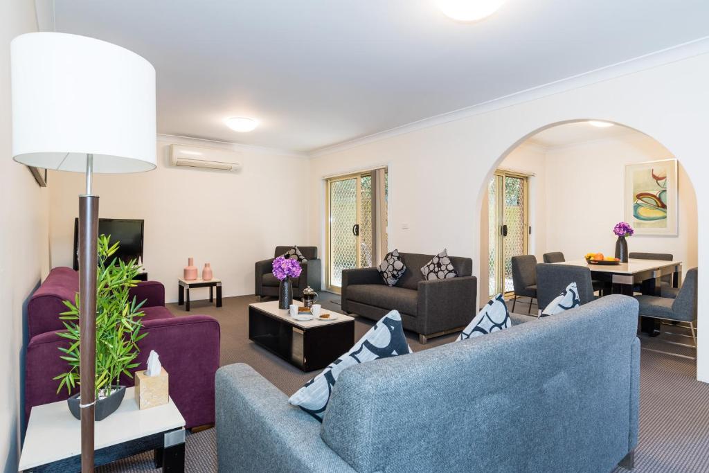 Eastwood Furnished Apartments - Three-Bedroom Apartment