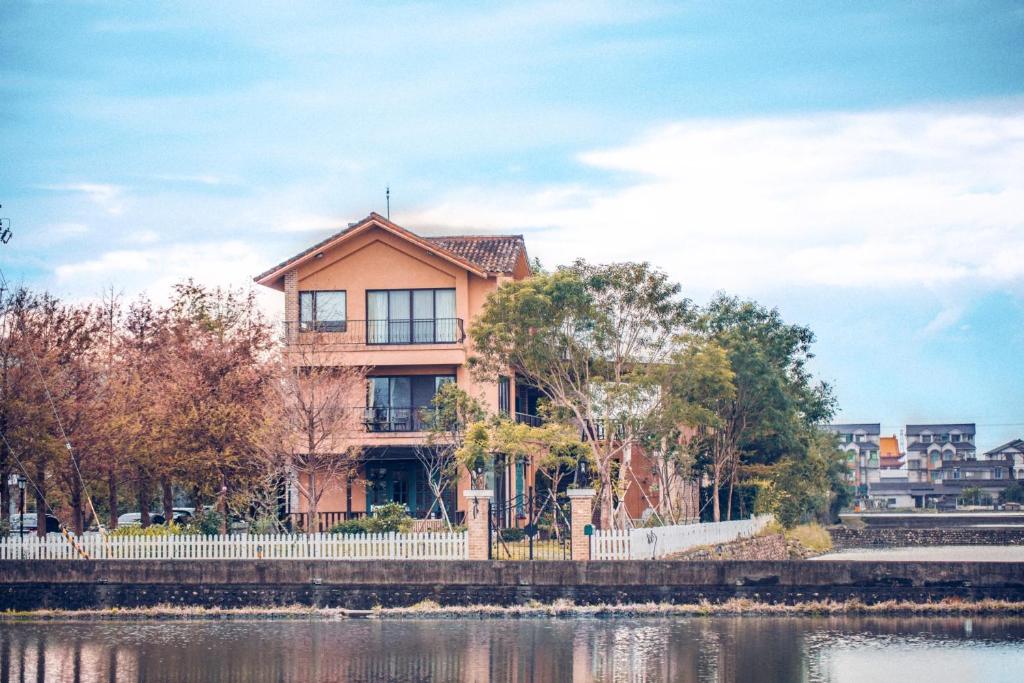 a house on the side of a river at Sunday Home in Dayin