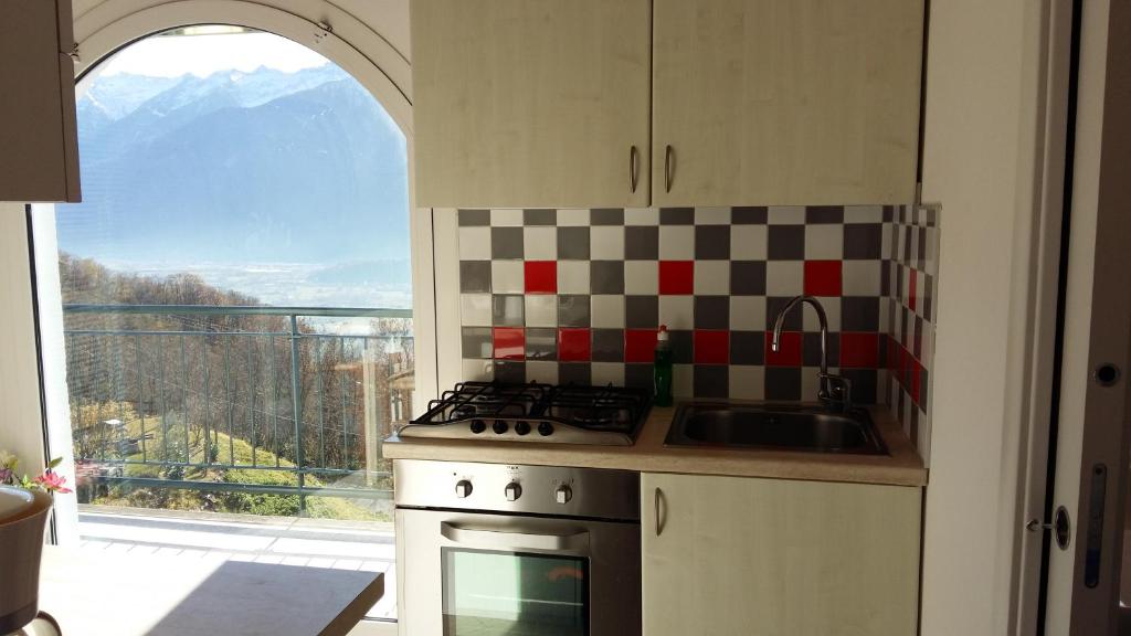 Kuchyň nebo kuchyňský kout v ubytování Casa delle Camelie