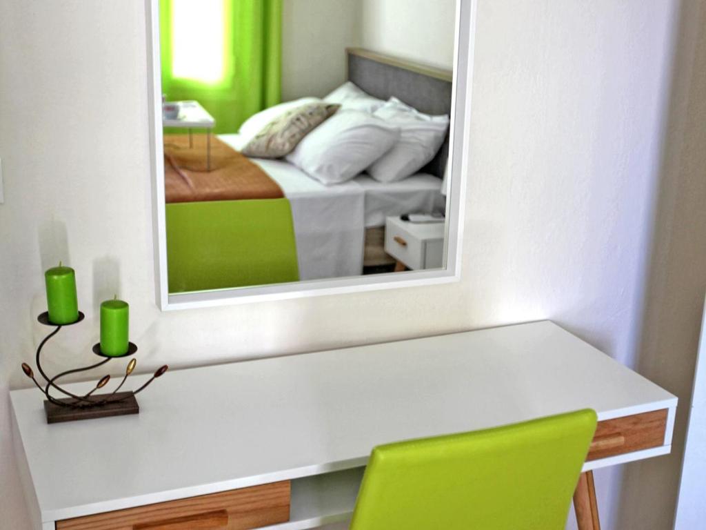Łóżko lub łóżka w pokoju w obiekcie Nea Chora Maisonette
