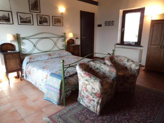 A bed or beds in a room at Monpoupon