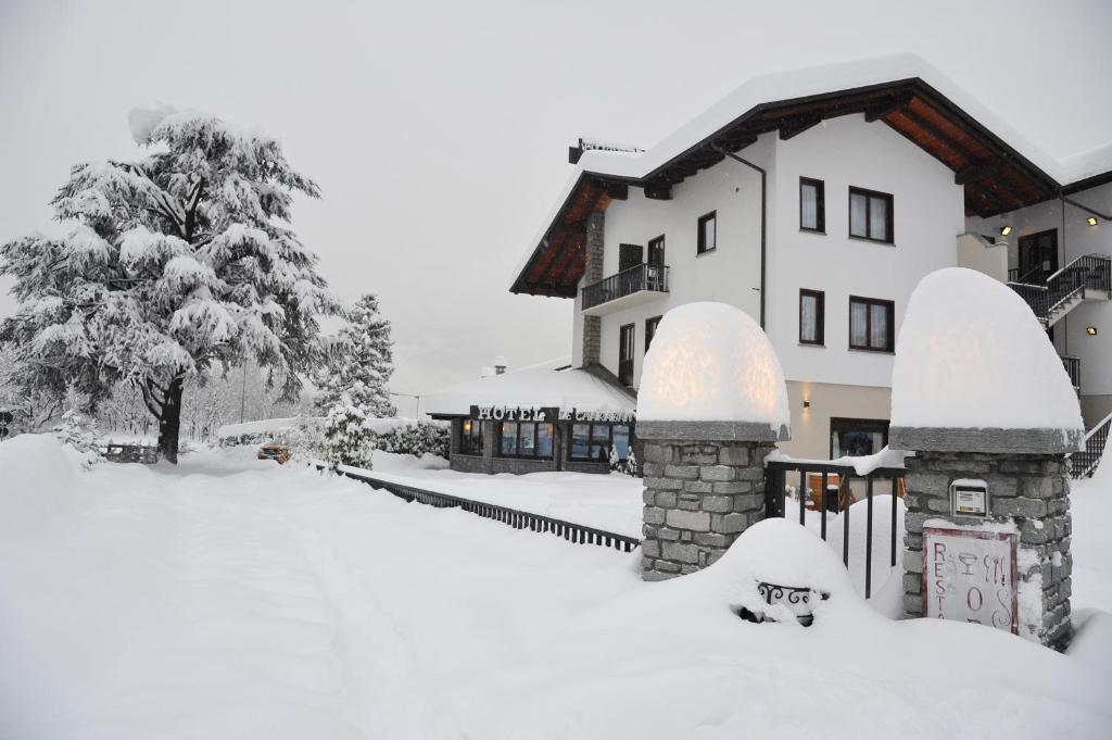 Hotel & Restaurant Le Charaban v zimě
