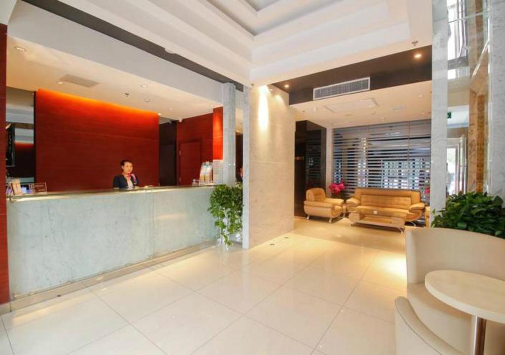 The lobby or reception area at Jinjiang Inn Select XiAn High Speed Train Station Fengchengqi Road