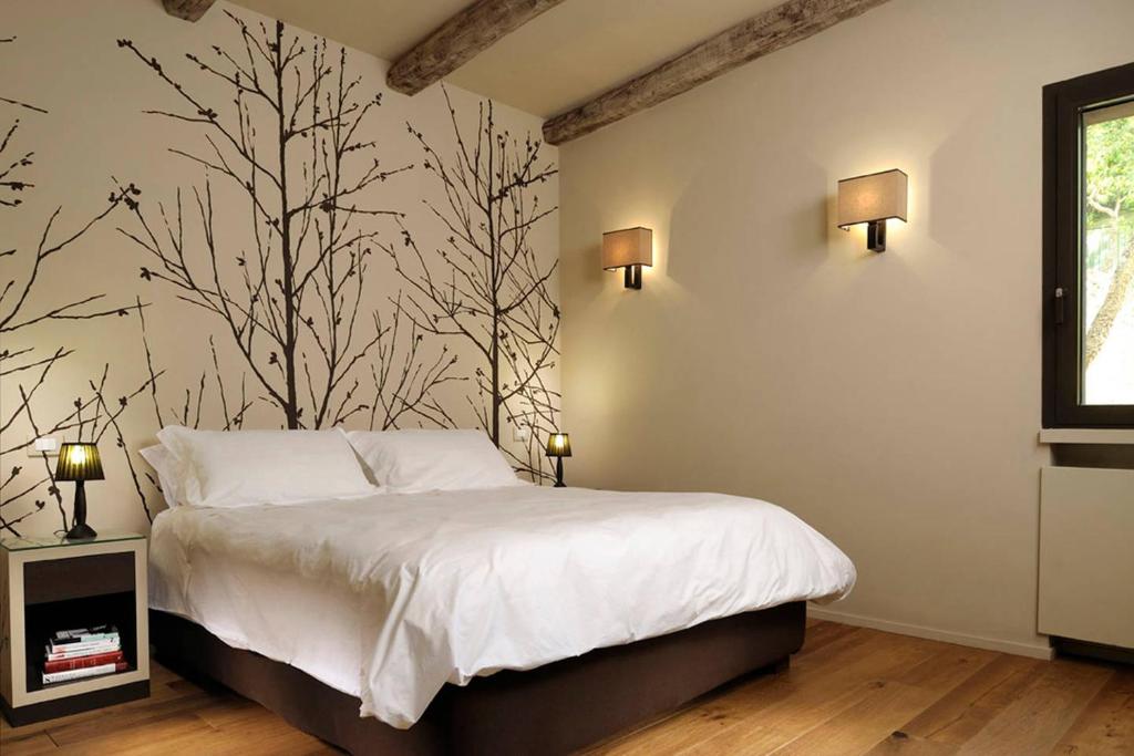 A bed or beds in a room at Villaflair - Design Villa Porto Ercole