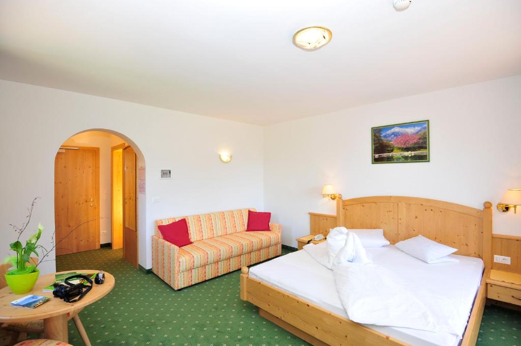 Postel nebo postele na pokoji v ubytování Hotel Weger