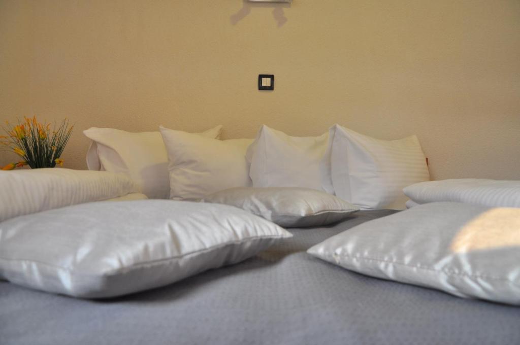 Postel nebo postele na pokoji v ubytování Hotel Noble