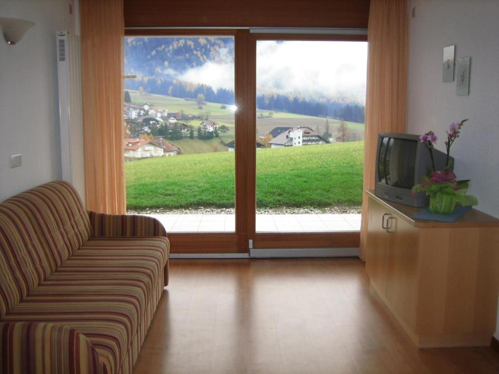Nespecifikovaný výhled na hory nebo výhled na hory při pohledu z aparthotelu