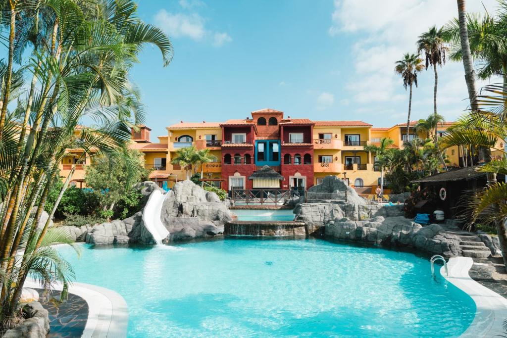Bazén v ubytování Park Club Europe - All Inclusive Resort nebo v jeho okolí