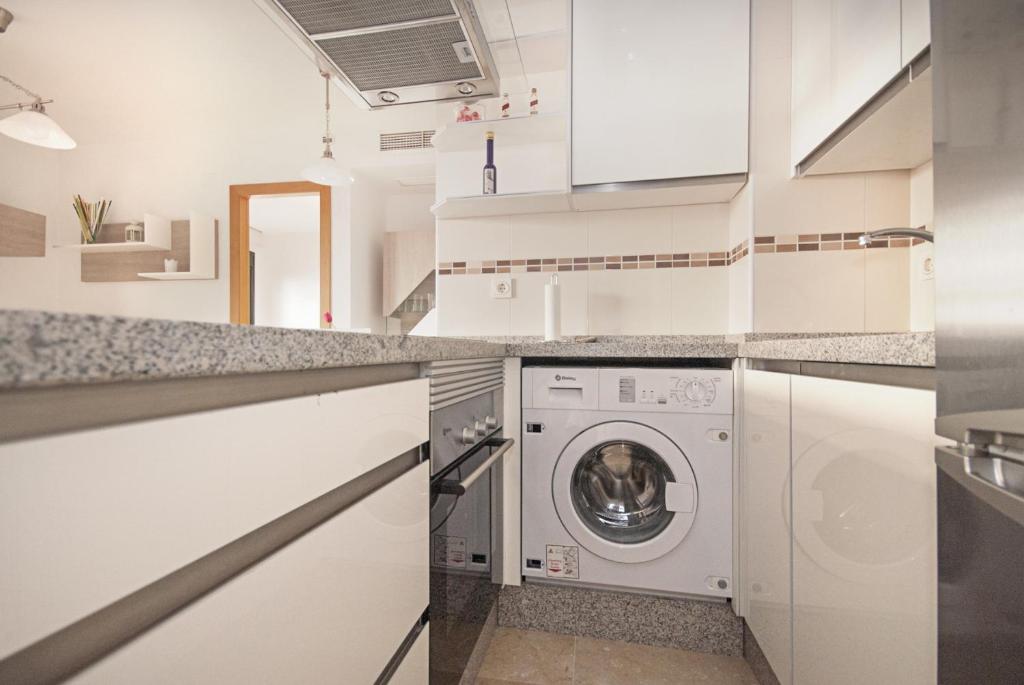 Kuchyň nebo kuchyňský kout v ubytování Cubo's Apartamento Espana Fuengirola 2B