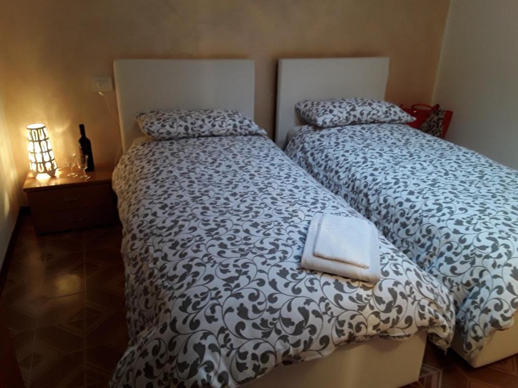 Postel nebo postele na pokoji v ubytování Camere Porto Vecchio con parcheggio a pochi passi dal castello
