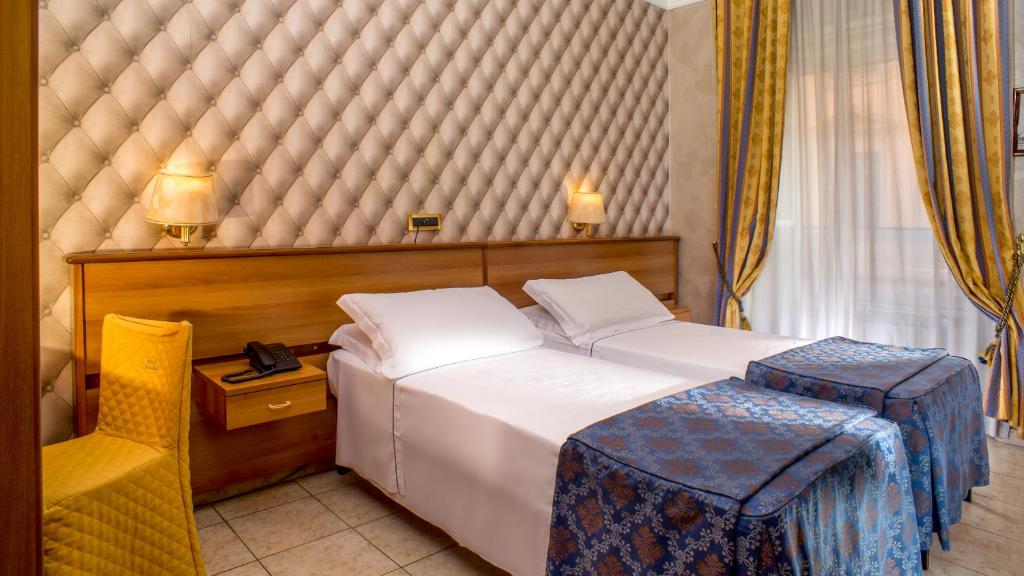 Postel nebo postele na pokoji v ubytování Hotel Assisi