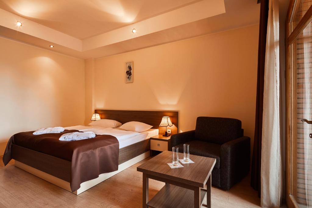 Postel nebo postele na pokoji v ubytování Hotel Gino Wellness Rabath