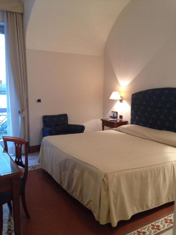 Postel nebo postele na pokoji v ubytování Hotel Flora