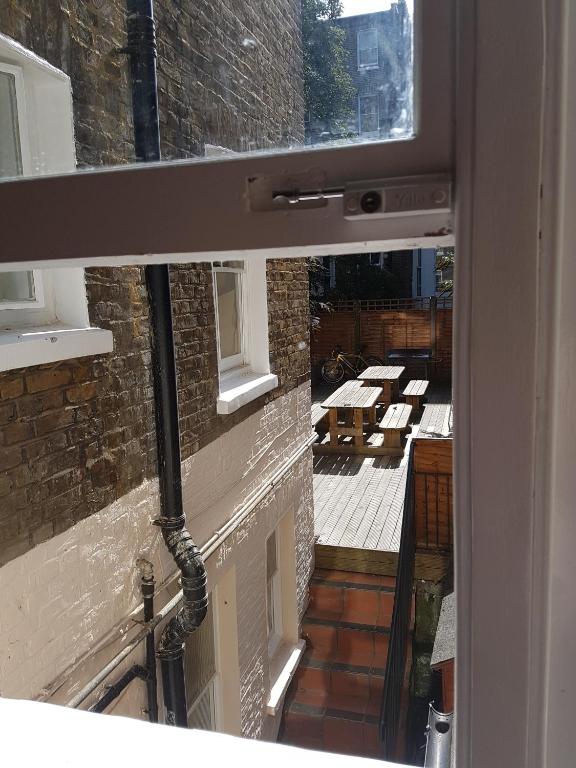 Un balcón o terraza de Barmy Badger Backpackers