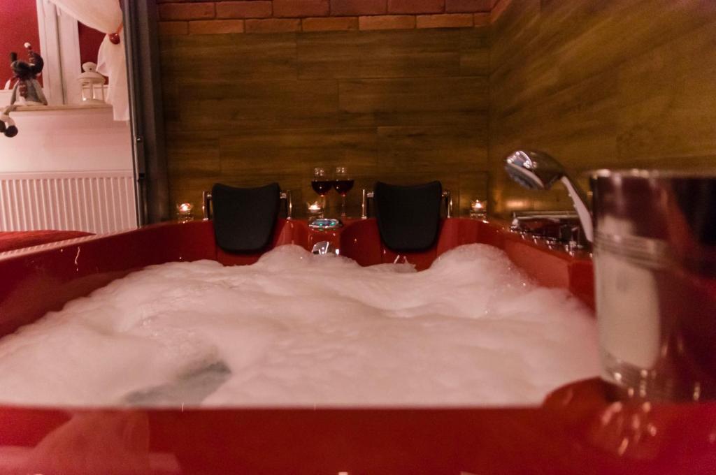 Jacuzzi Apartment Red - 8