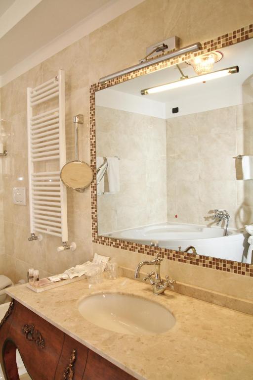 Pesaro Palace - Resim 44