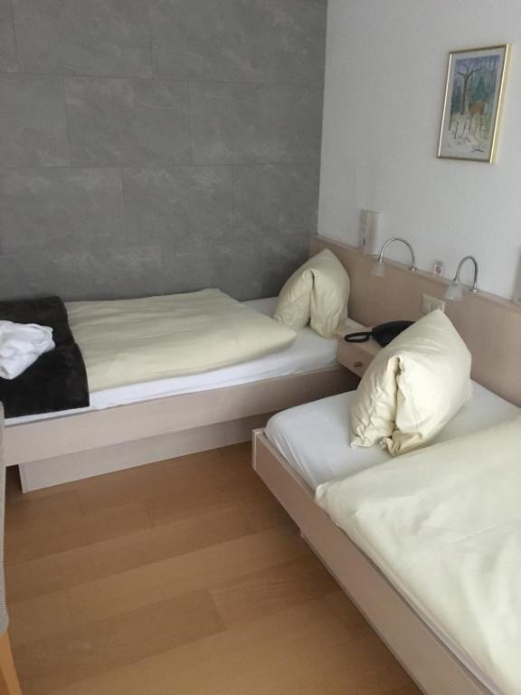 Hotel Belmont - Chambre Double Avec Deux Lits Simples Et Balcon