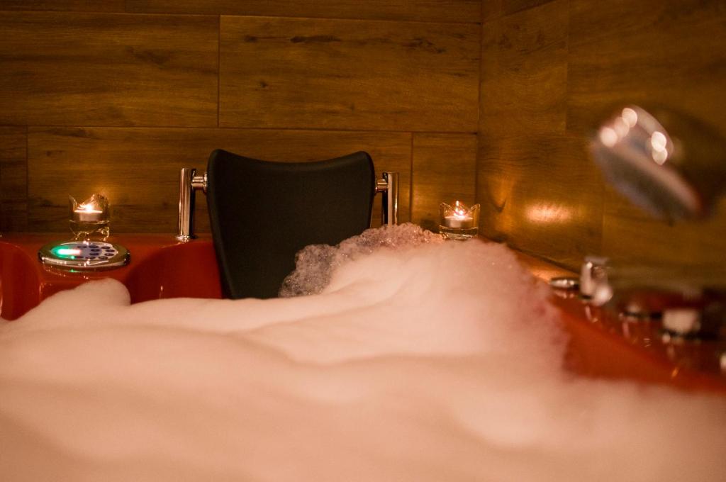 Jacuzzi Apartment Red - 17