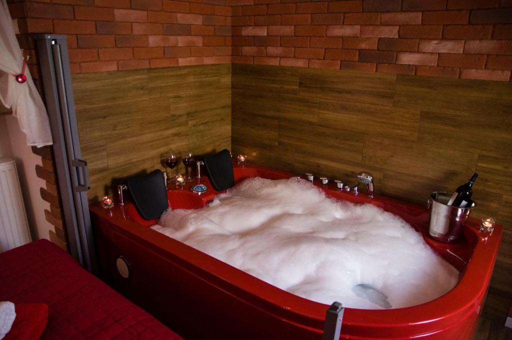 Jacuzzi Apartment Red - 15