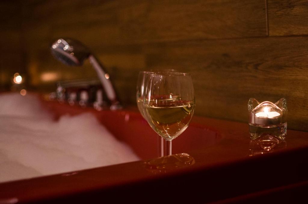 Jacuzzi Apartment Red - 13