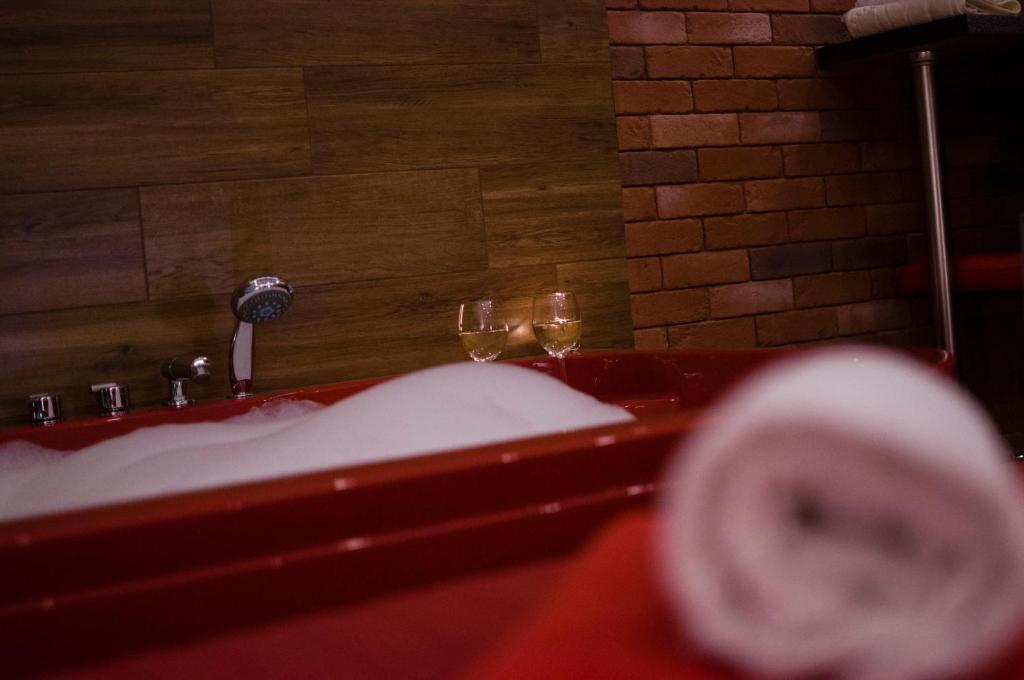 Jacuzzi Apartment Red - 12
