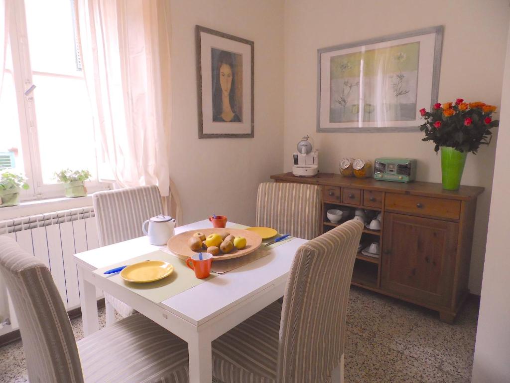 a dining room with a table with a bowl of fruit on it at Casa Alba in Lucca