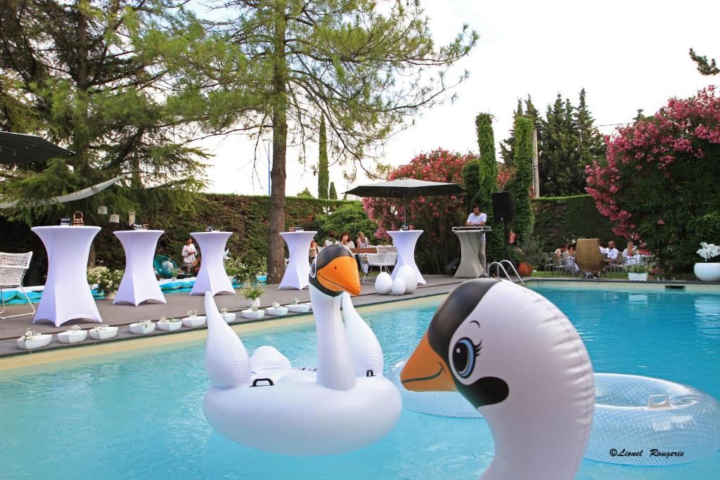 Bazén v ubytování Le Safari Hotel Restaurant nebo v jeho okolí