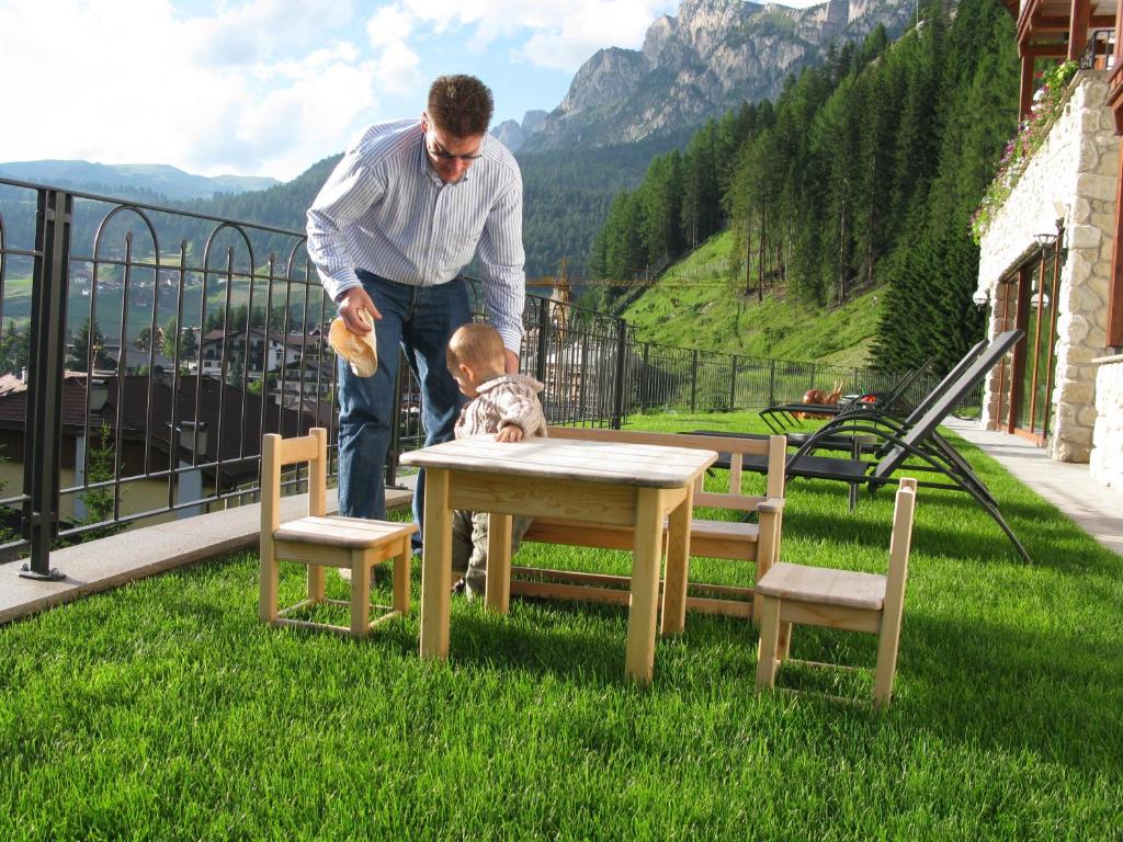 Nespecifikovaný výhled na hory nebo výhled na hory při pohledu z hotelu