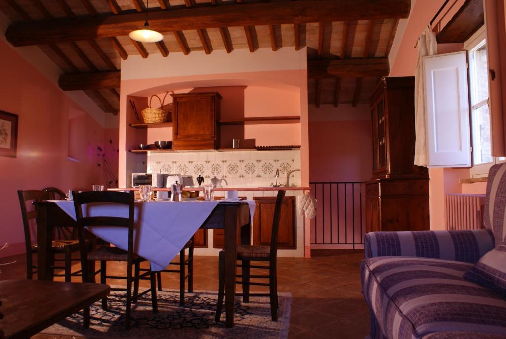 A cozinha ou cozinha compacta de Re Artù Assisi Country Lifestyle