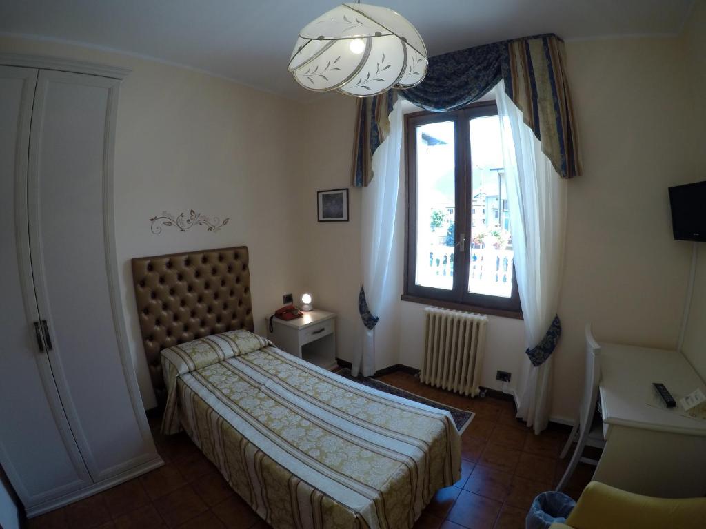 Postel nebo postele na pokoji v ubytování Hotel Ristorante Combolo