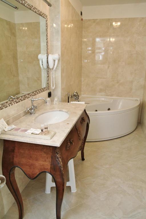 Pesaro Palace - Resim 19