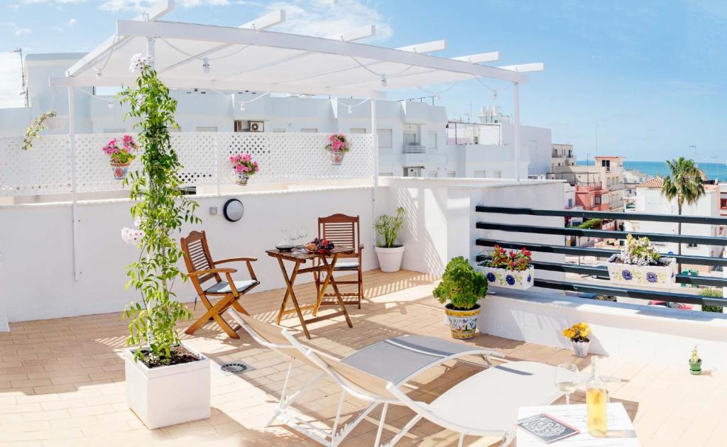 A balcony or terrace at Summerland Apartments Rota