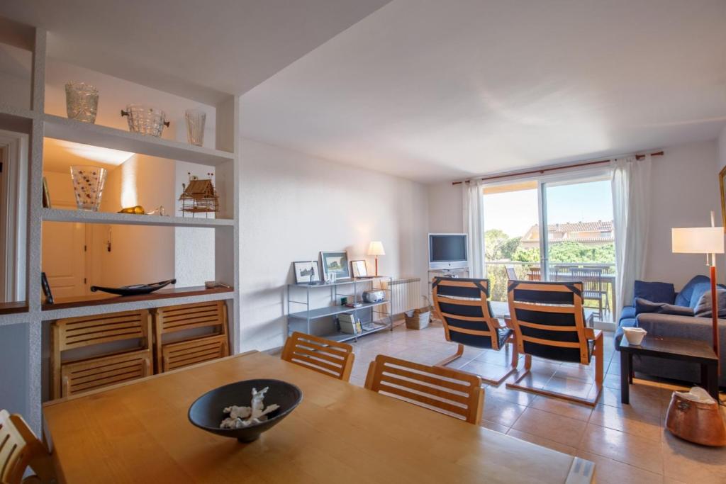 TV a/nebo společenská místnost v ubytování Apartaments Sa Guilla