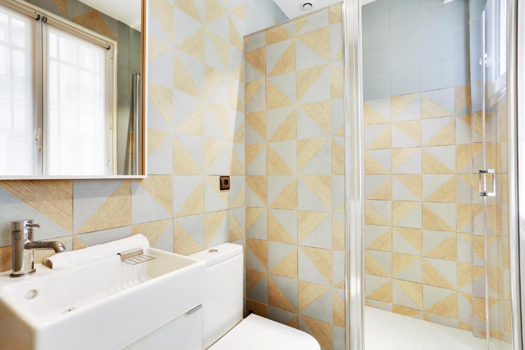 Apartments Paris Centre - At Home Hotel - 17