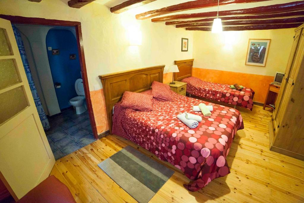 A bed or beds in a room at La Fuente de Arnedillo