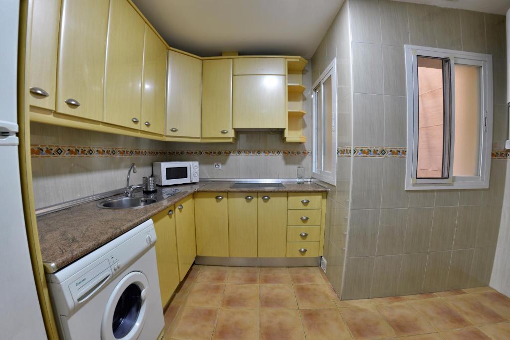 Kuchyňa alebo kuchynka v ubytovaní WonderStays Apartamentos Vela