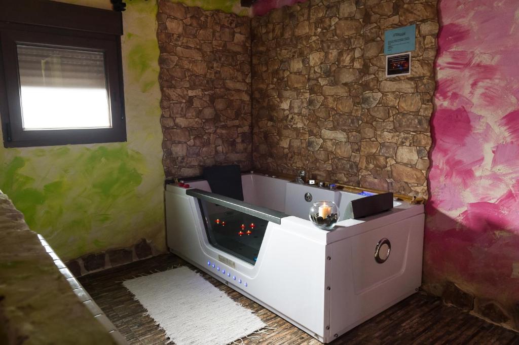 El Edén de Javier - Jacuzzi privado en la habitación en Robledillo