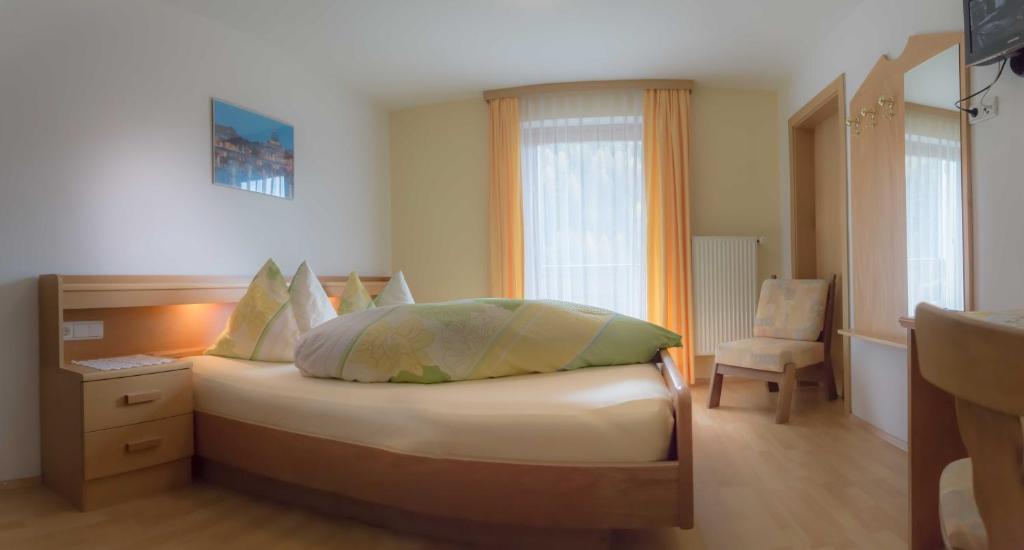 Postel nebo postele na pokoji v ubytování Hotel Alpenfriede