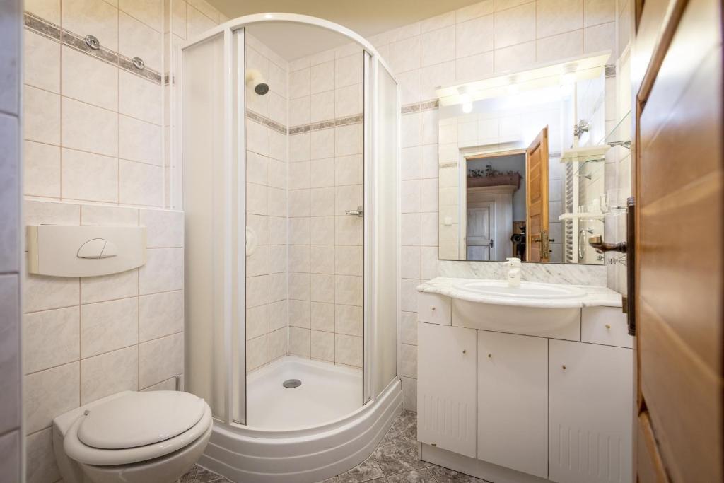 A bathroom at Vila Aurora - Vysoke Tatry