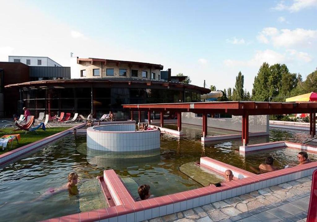 Bazén v ubytování Hostel Maros nebo v jeho okolí