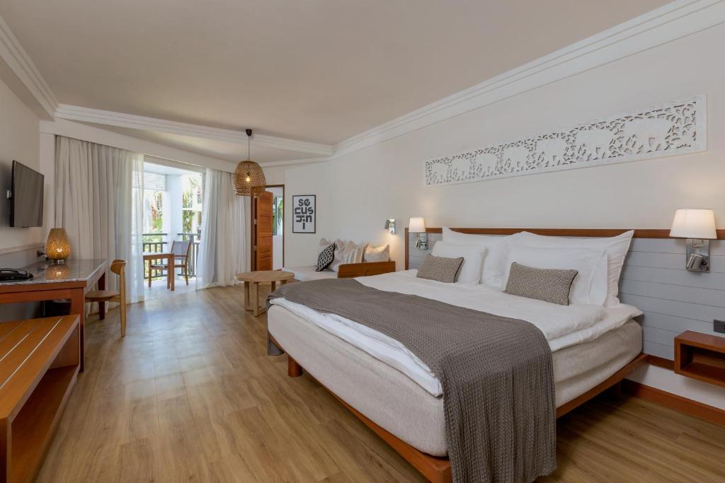 Ein Bett oder Betten in einem Zimmer der Unterkunft Sunwing Bangtao Beach