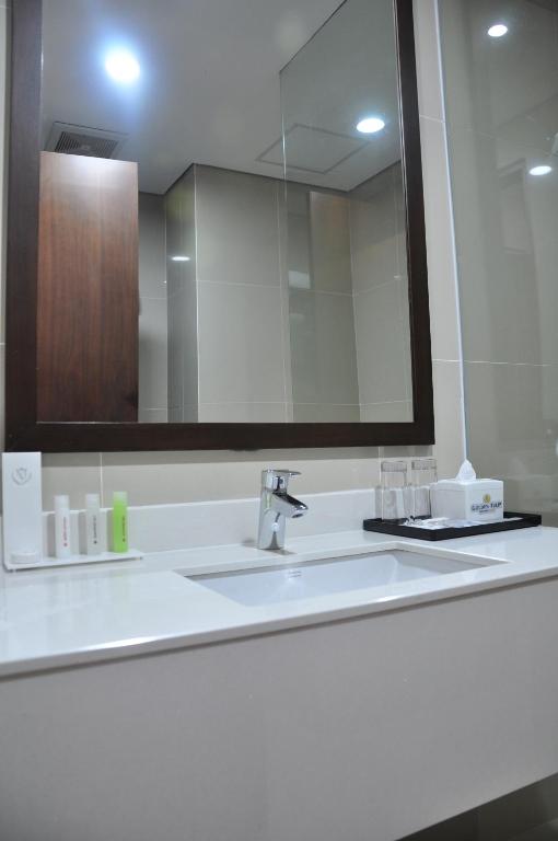 Koupelna v ubytování Golden Tulip Pontianak