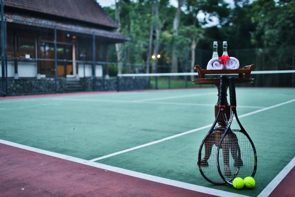 Tenis a/nebo squash v ubytování Tanah Gajah, a Resort by Hadiprana nebo okolí