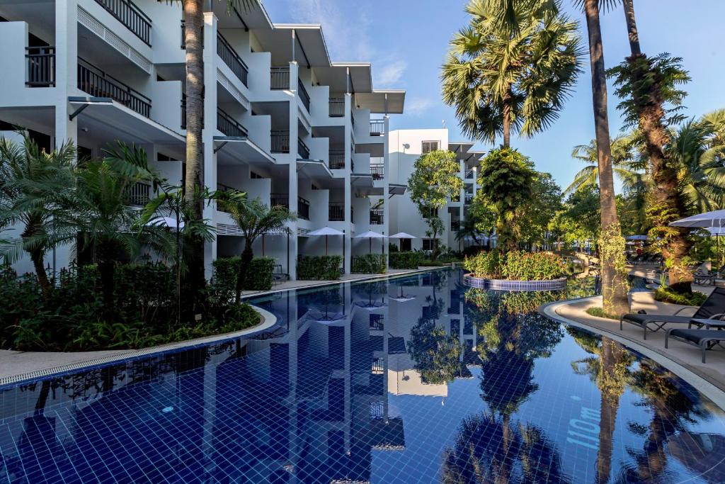 Der Swimmingpool an oder in der Nähe von Sunwing Bangtao Beach