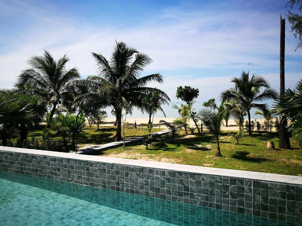 Bazén v ubytování C&N Kho Khao Beach Resort - SHA Plus nebo v jeho okolí
