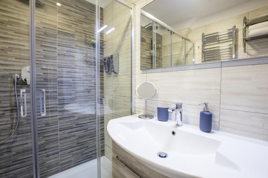 Parthenope Suite Rooms Vomero Vanvitelli a 2 min quartieri spagno via Toledo - 5