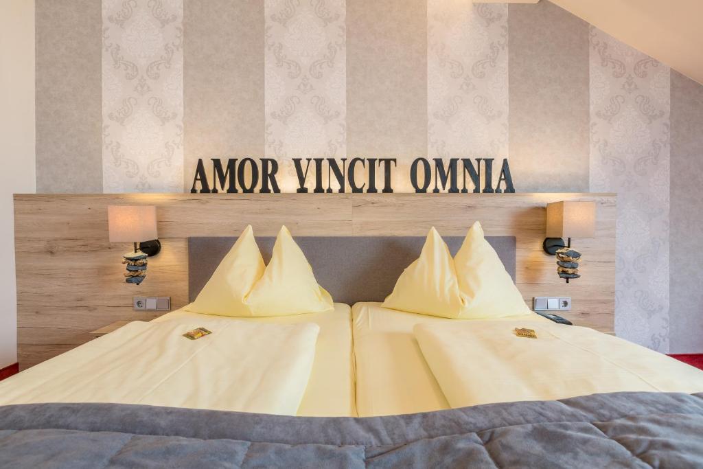 Postel nebo postele na pokoji v ubytování Riverresort Donauschlinge
