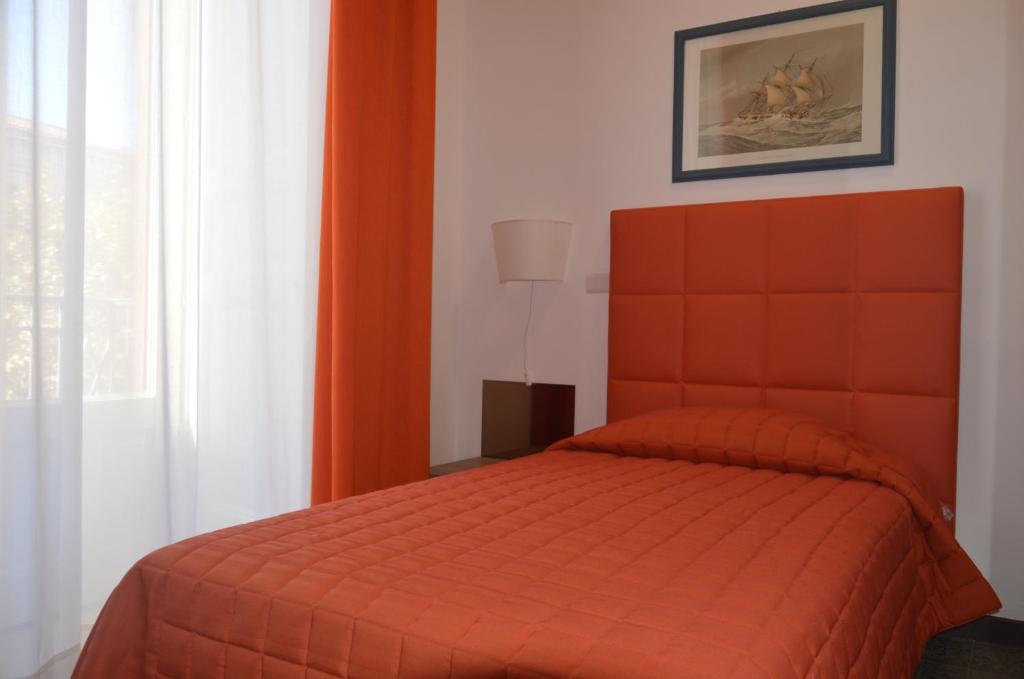Moonlight Hotel&Suites - Deluxe Single Room With Balcony