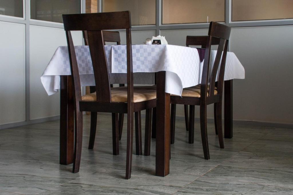 Restaurace v ubytování Kenendia Hotel